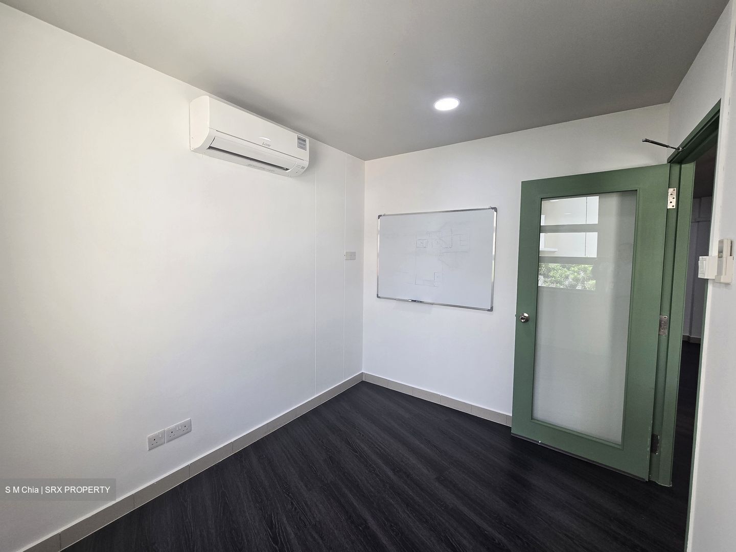 Tank Road (D9), Office #602261631
